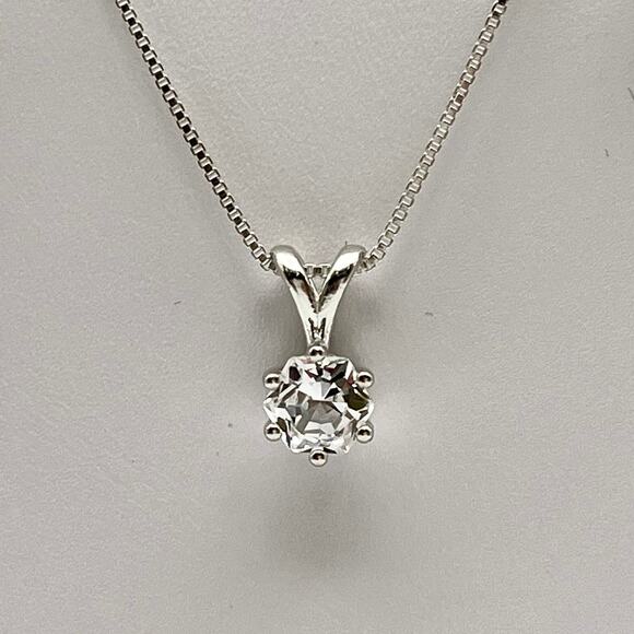 BEAUTIFUL 1ct Hexagon Cut White Sapphire Necklace in Sterling Silver - Picture 7 of 7